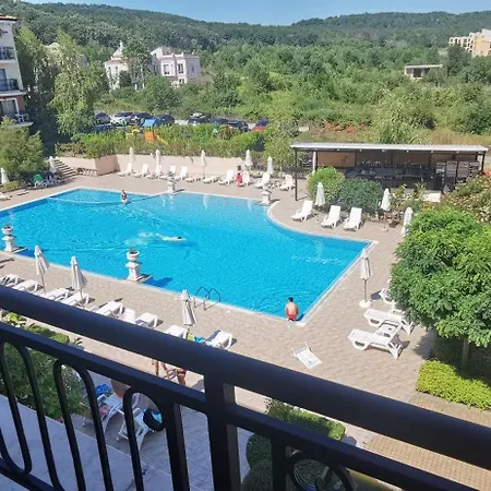 Daire пясъчна лилия в Lily Beach *